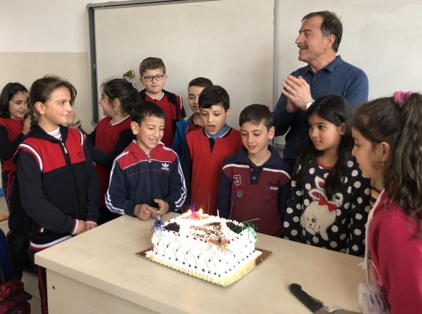 Suriyeli Öğrencilere Doğum Günü Kutlaması 